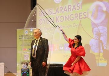 Prof. Dr. Nevzat Tarhan: “Çocuğun en ciddi işi oyundur!"