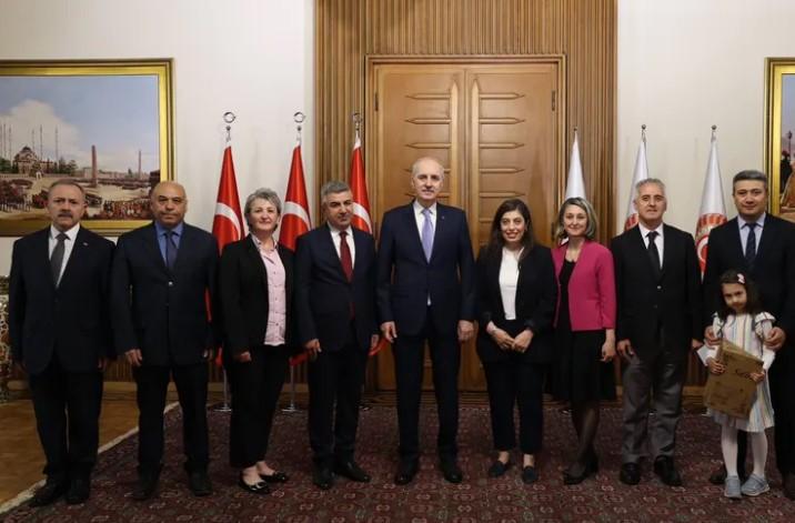 Kurtulmuş’tan TBMM Personeline Bayram Ziyareti Kurtulmuş’tan TBMM Personeline Bayram Ziyareti