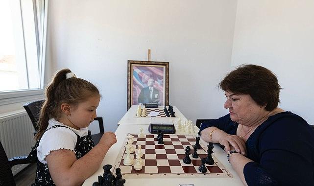 Balçova'da iki kuşak, satranç turnuvasında buluştu