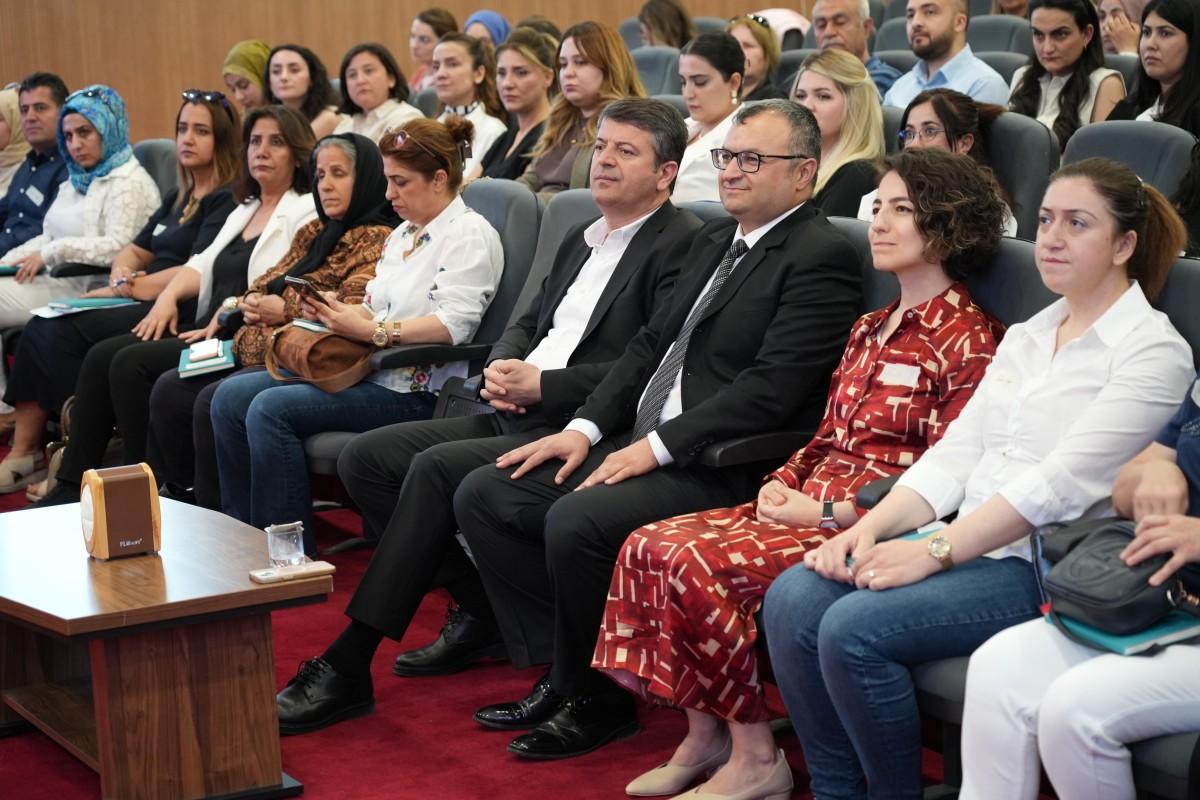 Tutdere ‘Kadın Çalıştayı’nda konuştu: ‘Bu şehri ayağa kaldıran kadınların emeği ve mücadelesidir’ - Videolu Haber Tutdere ‘Kadın Çalıştayı’nda konuştu: ‘Bu şehri ayağa kaldıran kadınların emeği ve mücadelesidir’ - Videolu Haber