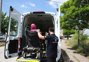 Bir rampa, iki hayat; "Engelsiz Taksi" umut oluyor