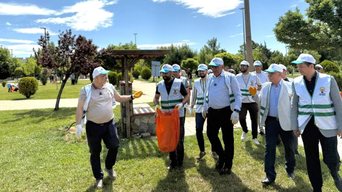 AK Parti Adıyaman il teşkilatından ‘Dünya Çevre Haftası’na özel temizlik etkinliği