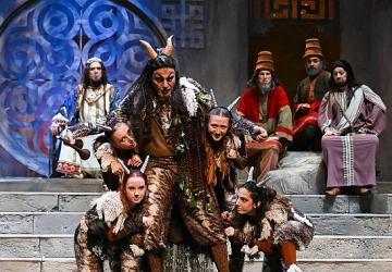 İzmir DOB 2024-25 "Midas'ın Kulakları Görkemli Bir Prömiyerle Döndü!" Sahnelendi