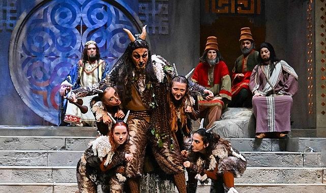 İzmir DOB 2024-25 "Midas'ın Kulakları Görkemli Bir Prömiyerle Döndü!" Sahnelendi