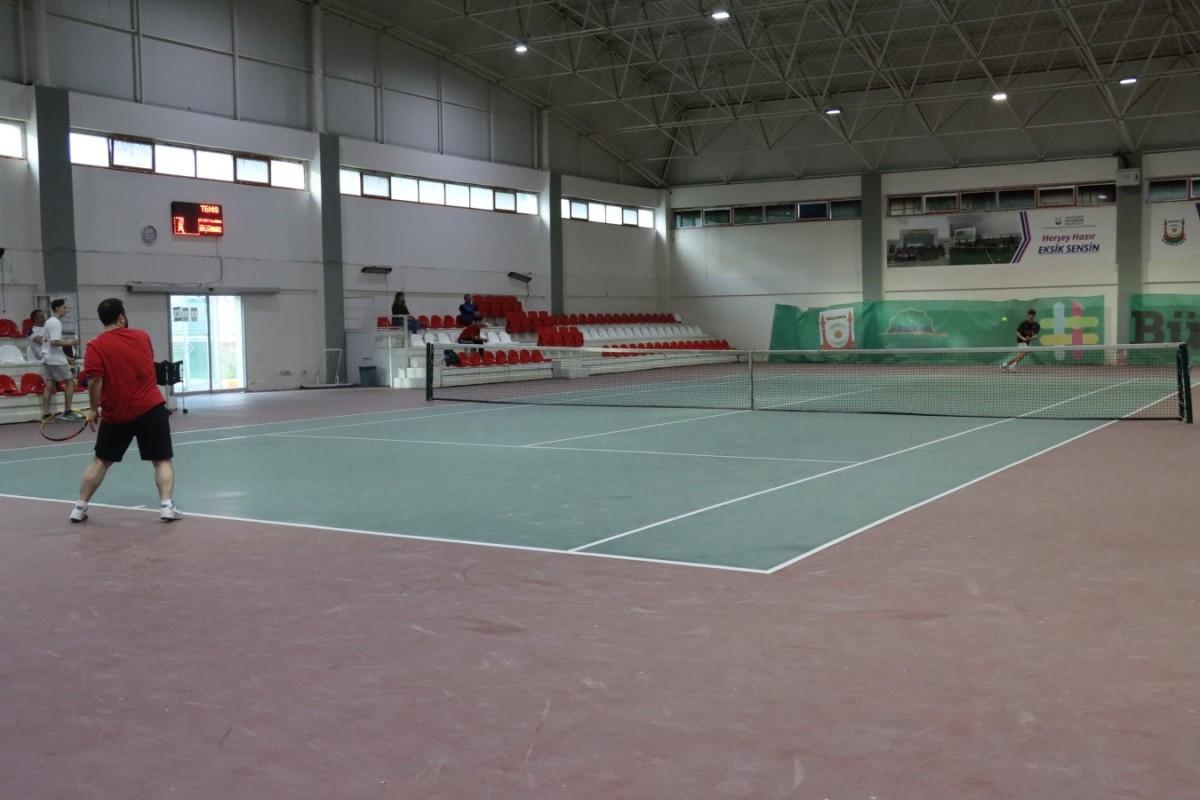 Şanlıurfa’da Gençlik Haftası Tenis Turnuvası Başladı Şanlıurfa’da Gençlik Haftası Tenis Turnuvası Başladı