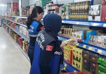 Kocaeli Zabıtasından Marketlere Sıkı Denetim