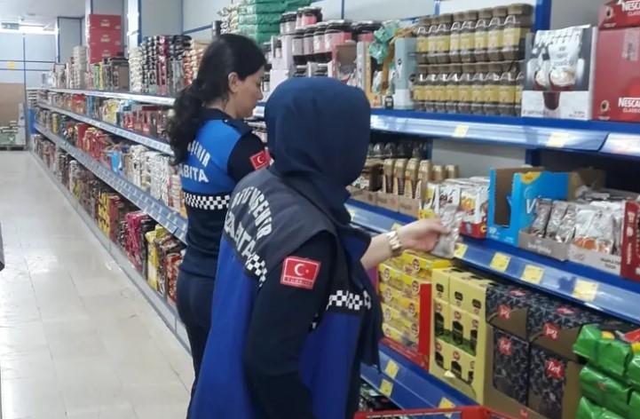 Kocaeli Zabıtasından Marketlere Sıkı Denetim Kocaeli Zabıtasından Marketlere Sıkı Denetim
