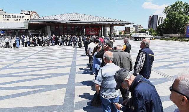 Osmangazi Belediyesi'nden ücretsiz fide dağıtımı Osmangazi Belediyesi'nden ücretsiz fide dağıtımı