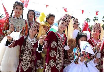 Antalya sokakları dünya çocuklarıyla renklendi