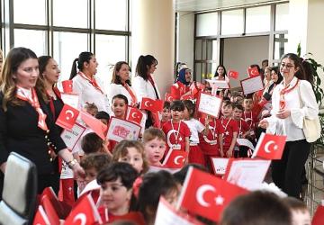 Minik öğrencilerden Başkan Aydın'a 23 Nisan ziyareti