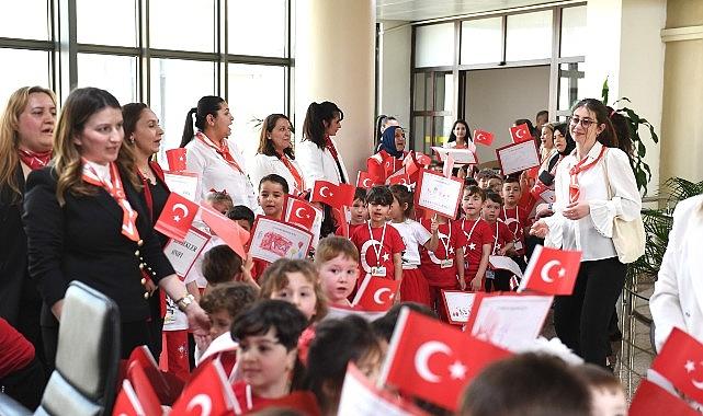 Minik öğrencilerden Başkan Aydın'a 23 Nisan ziyareti