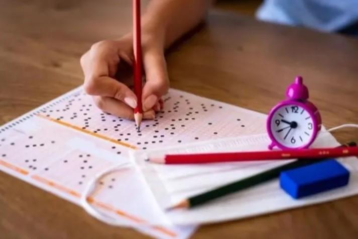 Sınav Stresi Artıyor: Veliler İçin 5 Kritik Öneri Sınav Stresi Artıyor: Veliler İçin 5 Kritik Öneri