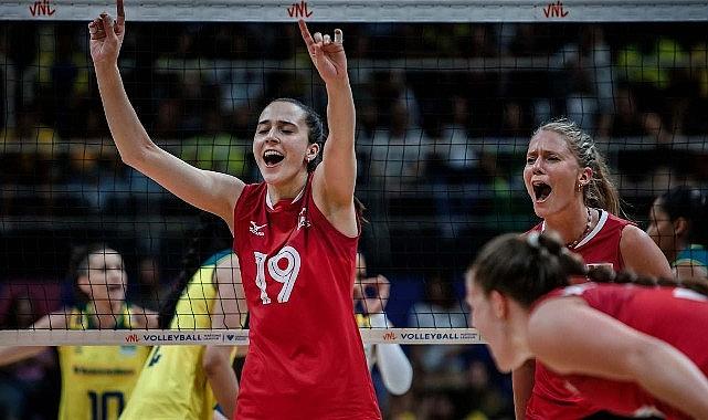 Eczacıbaşı Dynavit'ten Orta Oyuncu Hamlesi: Emily Maglio Eczacıbaşı Dynavit'ten Orta Oyuncu Hamlesi: Emily Maglio