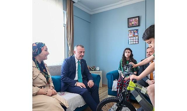 Başkan Büyükakın'dan ev ev bayram mutluluğu