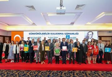 Başkan Zeyrek: “Zirvede ortaya çıkan fikirler, Manisa'nın geleceği için bir eylem rehberine dönüşecek"