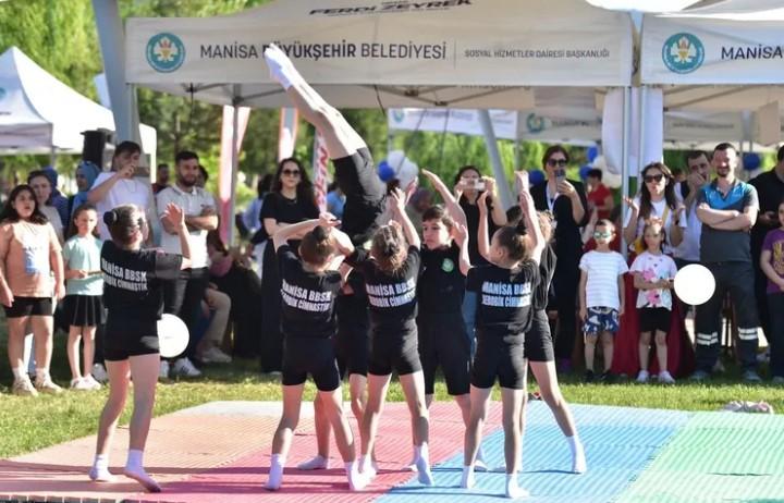 Manisa Kent Park’ta Engelleri Aşan Coşku Manisa Kent Park’ta Engelleri Aşan Coşku
