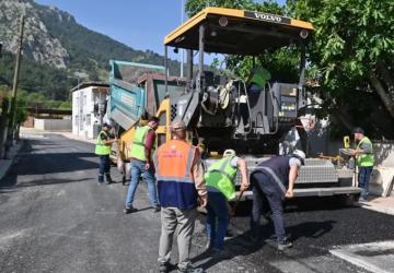 Manisa Büyükşehir’den Mahallelere Asfalt Hamlesi