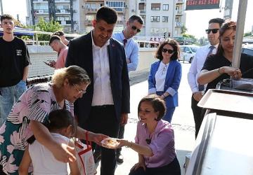 Karabağlar Belediyesi'nden Ferdi Zeyrek Anısına Lokma İkramı