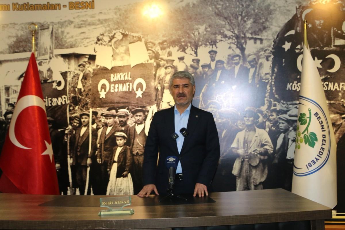 Başkan Reşit Alkan: ‘Küllerimizden böyle doğacağız, bambaşka bir Besni inşa ediyoruz’ - Videolu Haber Başkan Reşit Alkan: ‘Küllerimizden böyle doğacağız, bambaşka bir Besni inşa ediyoruz’ - Videolu Haber