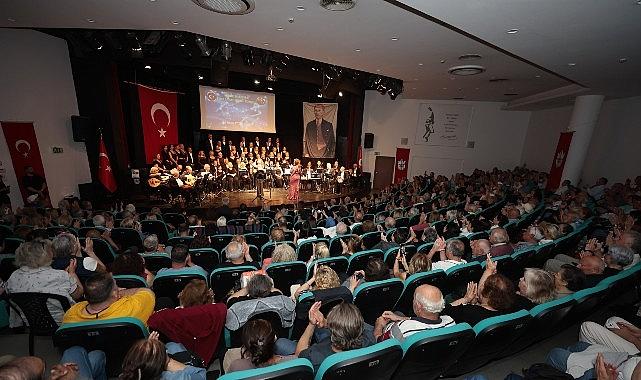 K​onaklılar yaza şarkılarla '​Merhaba' dedi