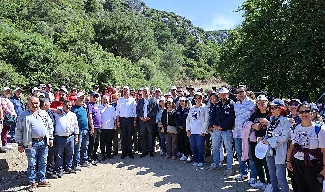 Buca'da Dünya İklim Günü'nde farkındalık yaratan doğa yürüyüşü