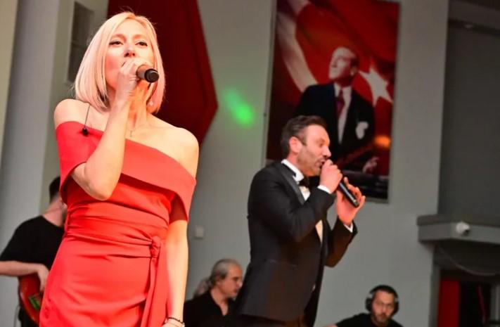 Manisa’da Pop Orkestrası İlk Performansını Gerçekleştirdi Manisa’da Pop Orkestrası İlk Performansını Gerçekleştirdi