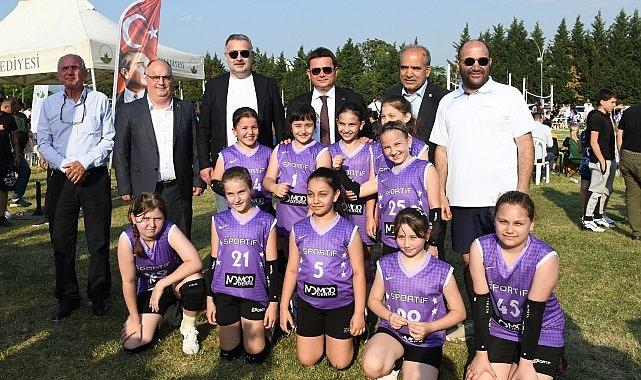 Osmangazi'de kız çocukları için Mini Voleybol Şenliği Osmangazi'de kız çocukları için Mini Voleybol Şenliği