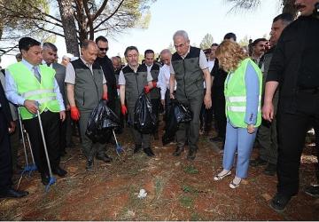 Bakandan yangınlara karşı vatandaşla birlikte orman temizliği