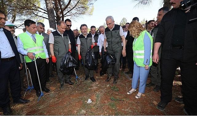 Bakandan yangınlara karşı vatandaşla birlikte orman temizliği