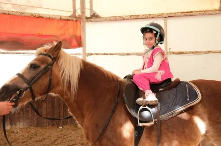 Küçük Biniciler, Büyükşehir ile Binicilikte İleriye Doğru Adımlar Atıyor Küçük Biniciler, Büyükşehir ile Binicilikte İleriye Doğru Adımlar Atıyor