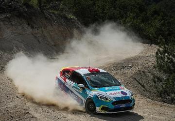 Dünyadaki ilk ve tek engelli kadın ralli pilotundan çifte podyum