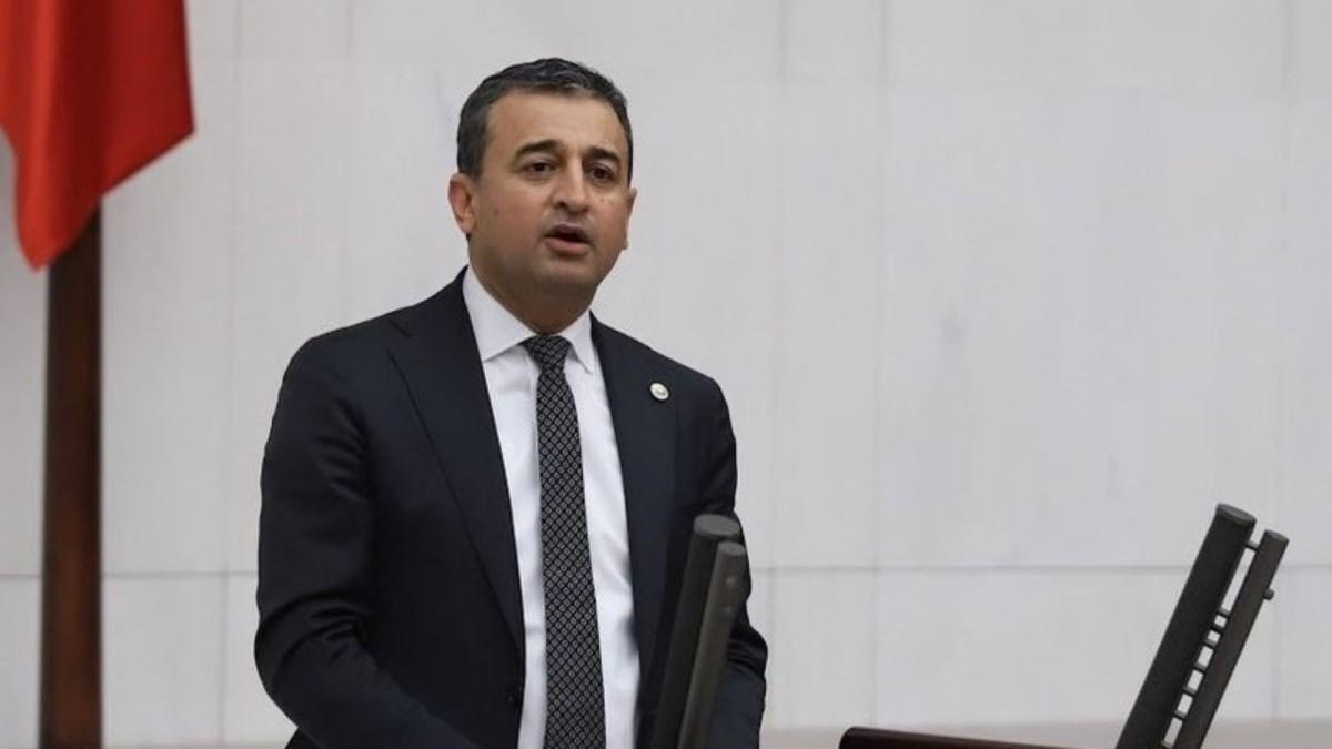 CHP'li Burhanettin Bulut: ‘Emeklinin İkramiyesinden 274 Dolar Buhar Oldu’ CHP'li Burhanettin Bulut: ‘Emeklinin İkramiyesinden 274 Dolar Buhar Oldu’