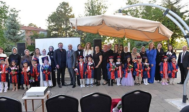 Miniklerin Mezuniyet Sevinci Miniklerin Mezuniyet Sevinci