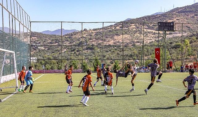 Bayraklı'da anlamlı turnuva: 'Ferdi Zeyrek' U-12 Cup futbol turnuvası başlıyor! Bayraklı'da anlamlı turnuva: 'Ferdi Zeyrek' U-12 Cup futbol turnuvası başlıyor!