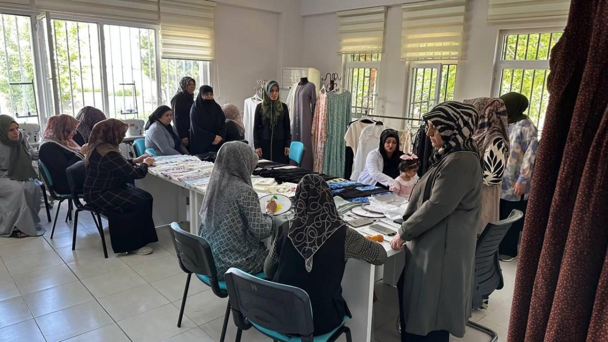 ADIMEK kurslarıyla kadınlar hem üretiyor hem kazanıyor ADIMEK kurslarıyla kadınlar hem üretiyor hem kazanıyor