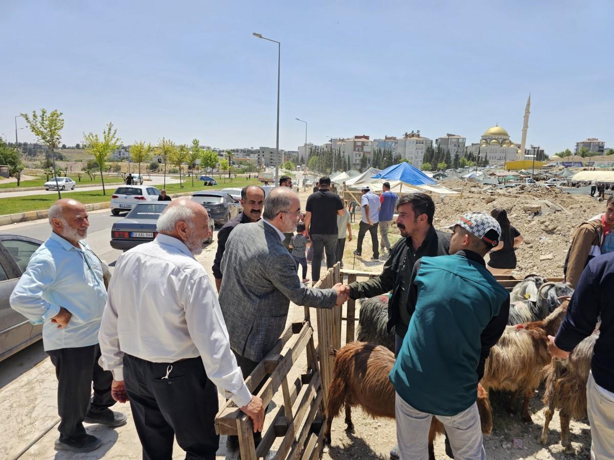 HÜDA PAR İl Başkanı Yetiş’ten kurban satış yeri eleştirisi: ‘Adıyaman’a bu görüntüler yakışmıyor’ - Videolu Haber HÜDA PAR İl Başkanı Yetiş’ten kurban satış yeri eleştirisi: ‘Adıyaman’a bu görüntüler yakışmıyor’ - Videolu Haber