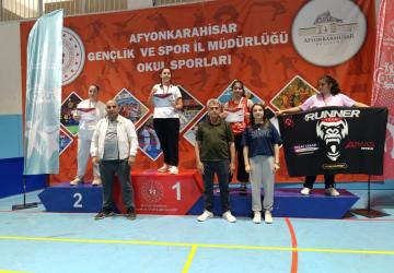 Besnili sporcular Afyonkarahisar’daki Muaythai Türkiye Şampiyonası’ndan 2 madalya ile döndü