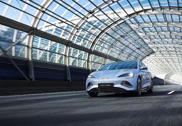 BYD'nin Elektrikli Sportif Sedanı SEAL, Türkiye'ye Özel Üretilen 160 kW'lık Versiyonuyla Yollara Çıkıyor