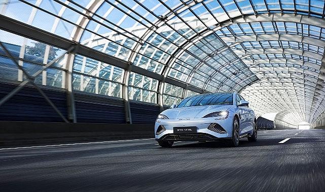 BYD'nin Elektrikli Sportif Sedanı SEAL, Türkiye'ye Özel Üretilen 160 kW'lık Versiyonuyla Yollara Çıkıyor BYD'nin Elektrikli Sportif Sedanı SEAL, Türkiye'ye Özel Üretilen 160 kW'lık Versiyonuyla Yollara Çıkıyor