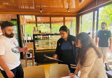 Zabıta ekiplerinden Kemer'de denetim