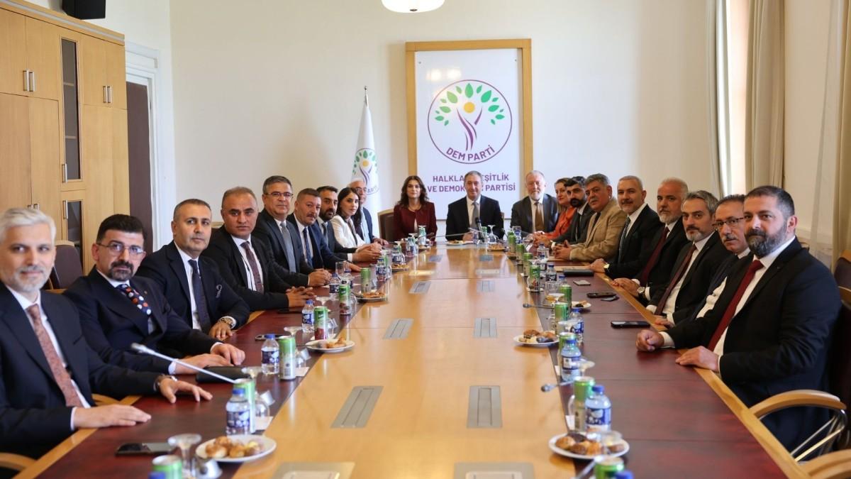 15 Baro Başkanından DEM Parti’ye süreç desteği: ‘Barış süreci demokratik çözümün anahtarıdır’