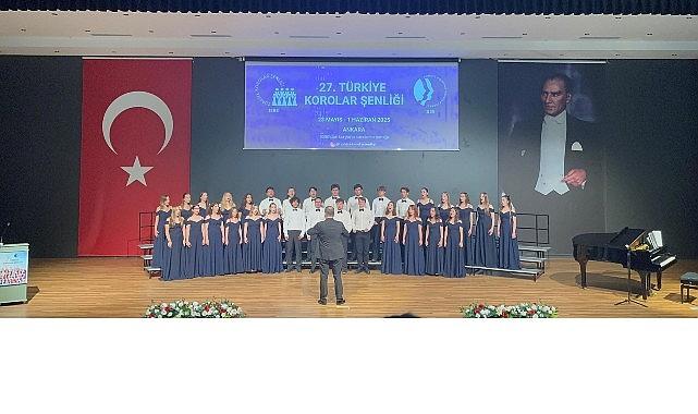 Nilüfer Gençlik Korosu başkentten ödülle döndü