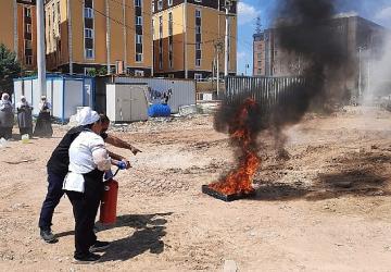 Büyükşehir İtfaiyesi'nden uygulamalı eğitimi