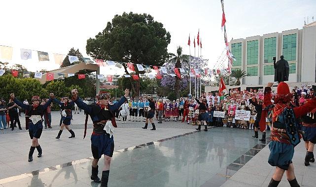 Efes Selçuk'ta Kültürler Uluslararası Halk Oyunları Şenliği ile Buluşuyor