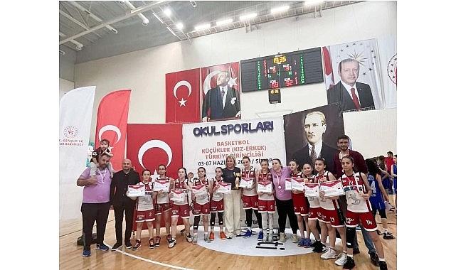 Canik Belediyespor'dan Çifte Türkiye Şampiyonluğu Canik Belediyespor'dan Çifte Türkiye Şampiyonluğu
