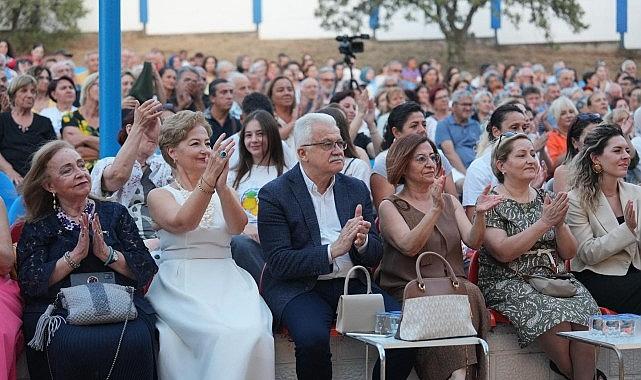 “Düşten Düşünceye Zamansız Kadınlar" Gösterimi Burhaniye'de Gerçekleştirildi