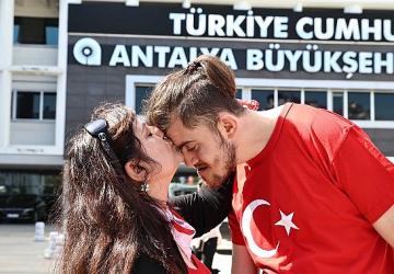 Temsili askerlik yapacak engelli bireylere davullu-zurnalı uğurlama