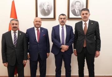 Deprem sonrası eğitim yatırımları, TOKİ bölgeleri ve yeni okul projeleri masaya yatırıldı