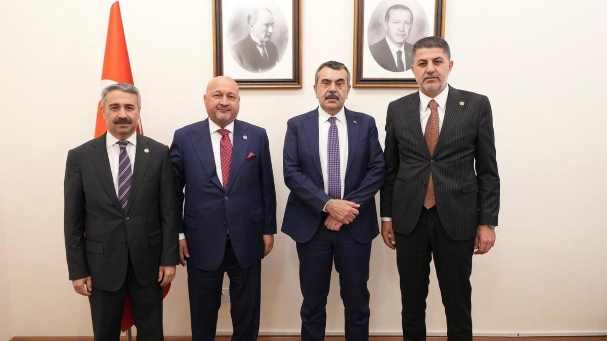 Deprem sonrası eğitim yatırımları, TOKİ bölgeleri ve yeni okul projeleri masaya yatırıldı Deprem sonrası eğitim yatırımları, TOKİ bölgeleri ve yeni okul projeleri masaya yatırıldı