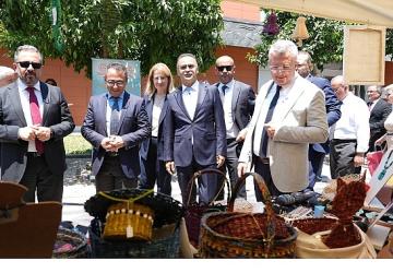 İzmir'de "Hayat Boyu Öğrenme Haftası" Coşkuyla Kutlanıyor